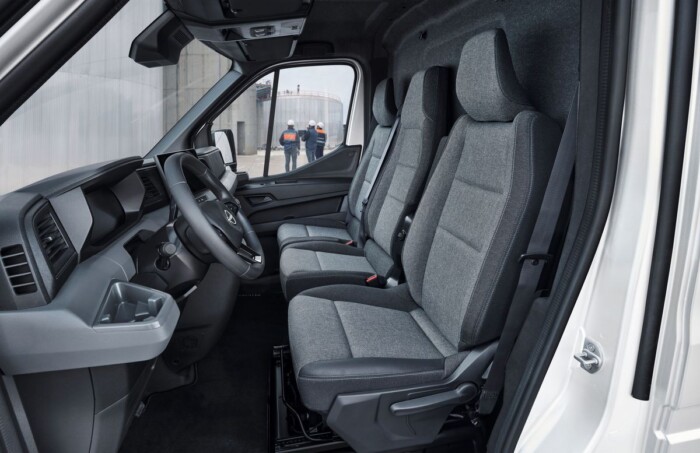 Vagány hűtőmaszkkal újít a Nissan nagy furgonja 2