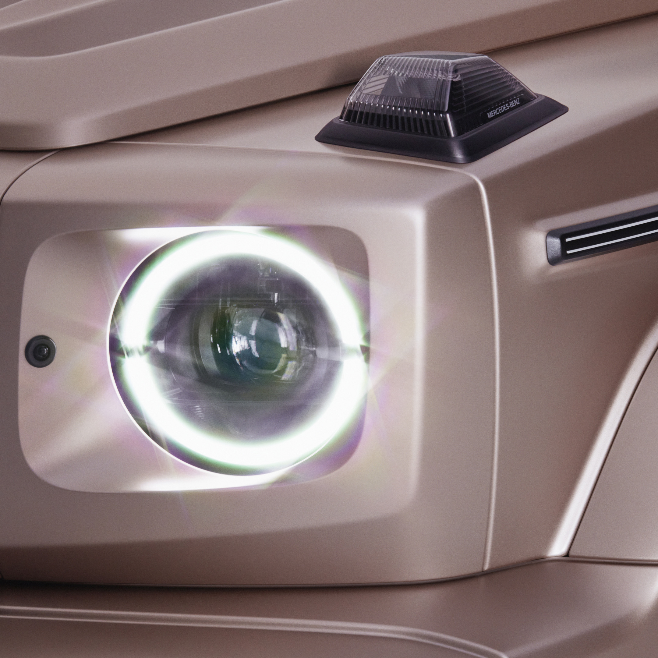 A Mercedes ledobta a Valentin-napi bombát 9