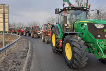 Nagy erőkkel megindultak a magyar gazdák a határ felé