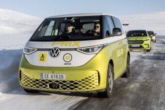 Ez történik télen a villanyautókkal