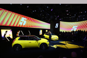 Imádni való kisautó tart Magyarországra