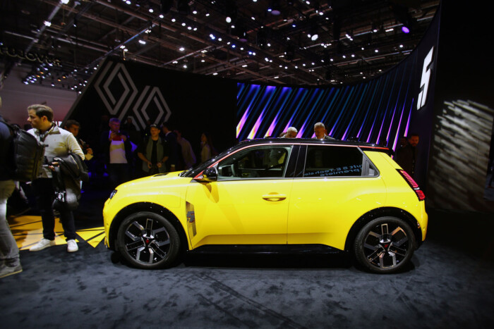 Imádni való kisautó tart Magyarországra 14