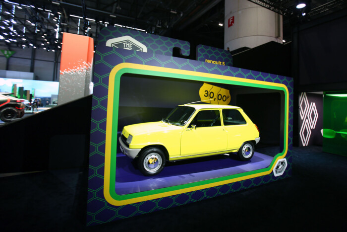 Imádni való kisautó tart Magyarországra 8