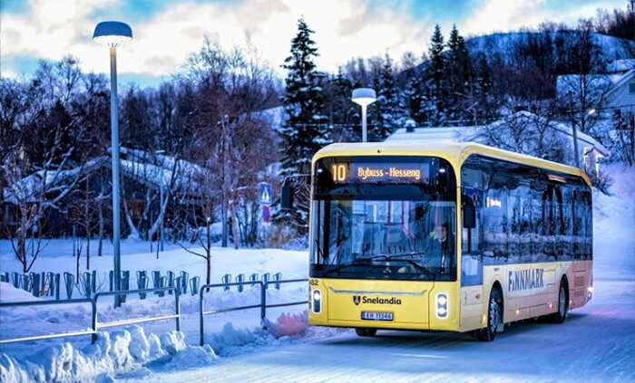 Fagyos volt a hangulat ennek a villanybusznak 1