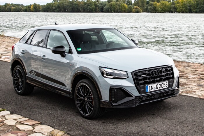 Okosabb, modernebb lesz a legkisebb Audi SUV