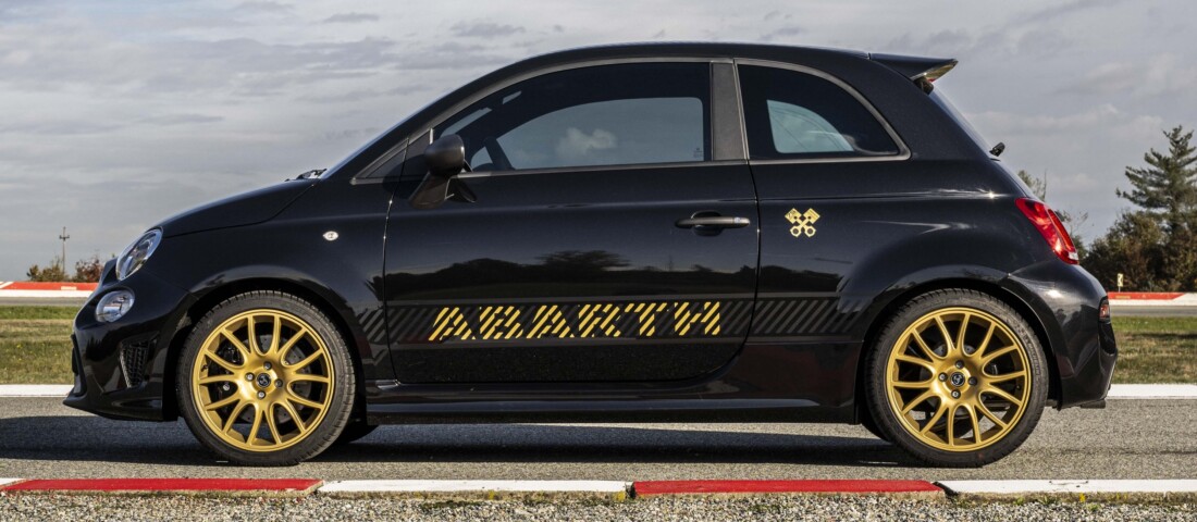 Arannyal ünnepel ez a méregzsák