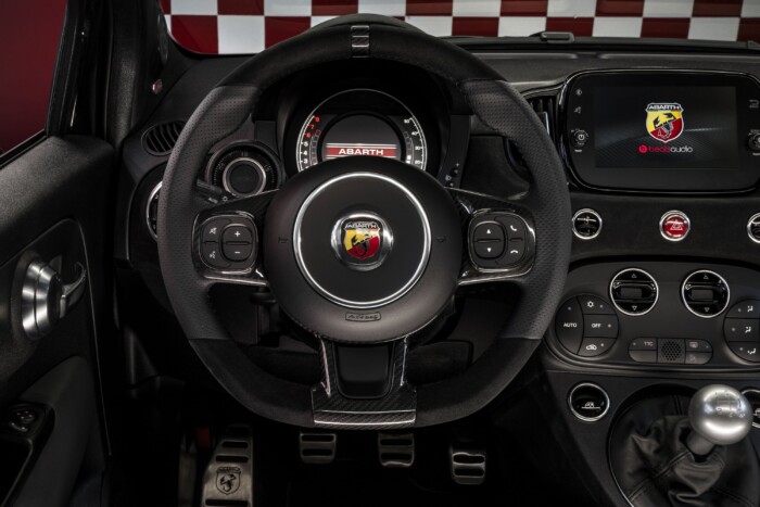 Arannyal ünnepel ez a méregzsák 8