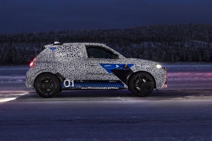 Városi autót épít a sportkocsigyártó 8