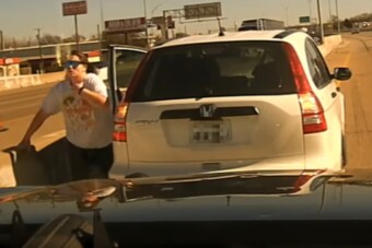 Majdnem megfulladt az autópályán, egy rendőr mentette meg az életét