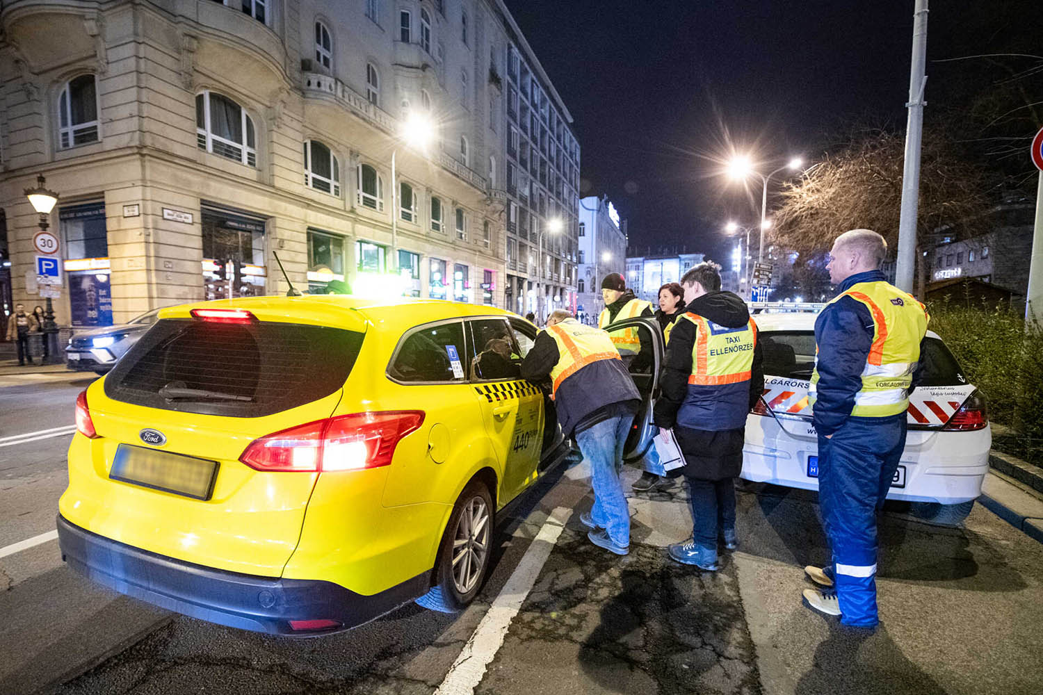 Ismét szétcsaptak a budapesti taxisok között