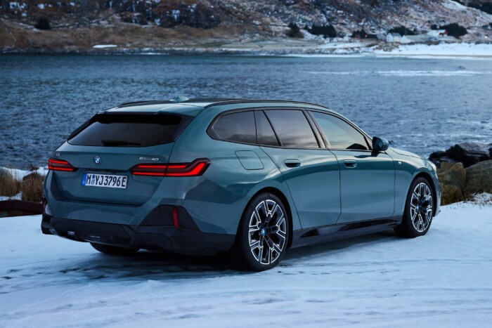 Itt a 2024-es BMW 5 Touring összes specifikációja