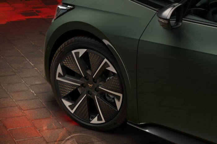 Már a spanyoloknak is van elektromos sportautójuk 7