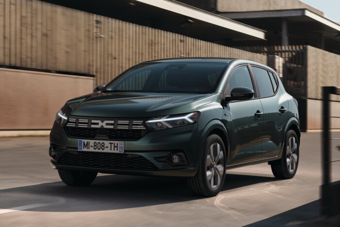 Biztonságosabbak lesznek a Daciák 8