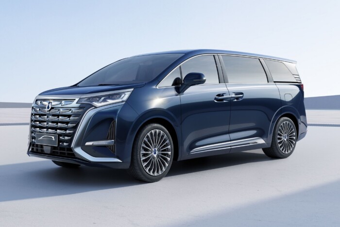 Jön Európába a helyben forgó luxusautó 6