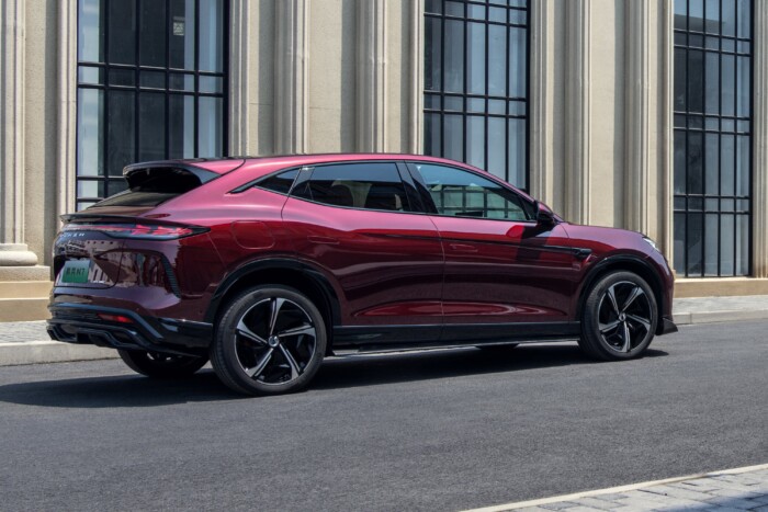 Jön Európába a helyben forgó luxusautó 9