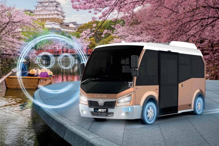 Egyre messzibb tájakra jut el a BMW-motoros midibusz