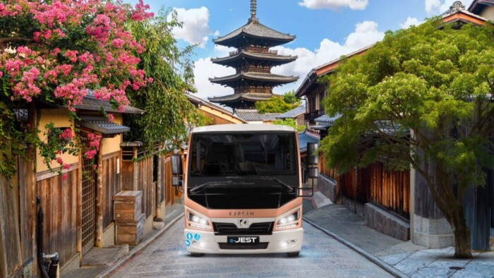 Egyre messzibb tájakra jut el a BMW-motoros midibusz 2