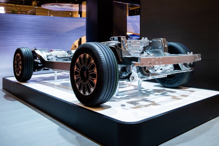 Jön Európába a helyben forgó luxusautó 8