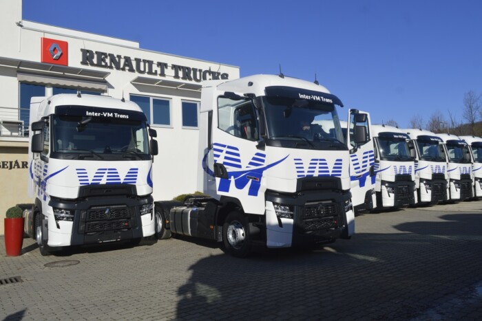 Kamionba ültettük hazánk egyik leghíresebb énekesnőjét 1