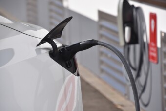 Megfizethetetlenek a villanyautók a magyaroknak