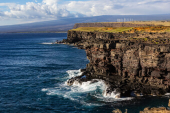 Lezúgott a szikláról, majd kiugrott az autóból