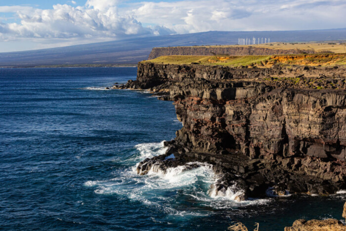 Lezúgott a szikláról, majd kiugrott az autóból