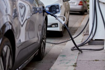 Rohamosan fogy a villanyautókra szánt ingyenpénz