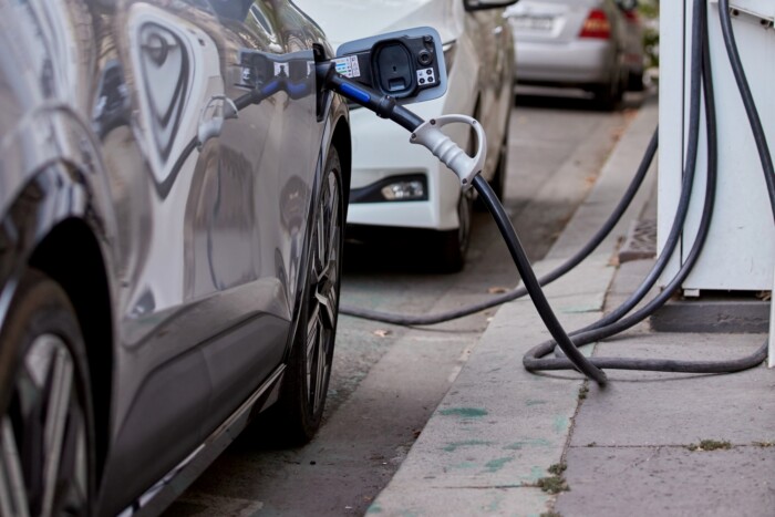 Rohamosan fogy a villanyautókra szánt ingyenpénz