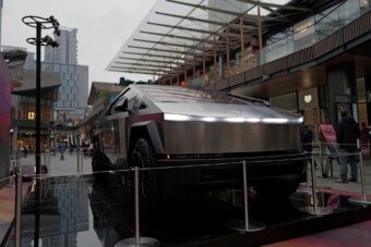 Panaszcunami zúdult a Teslára