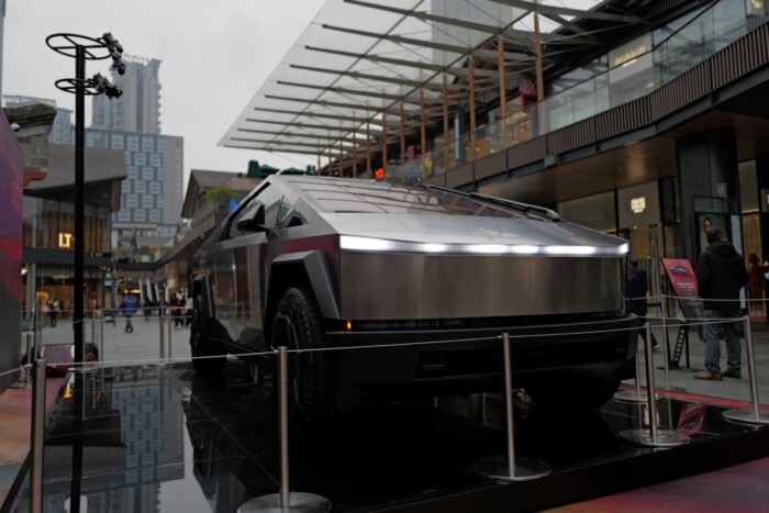 Panaszcunami zúdult a Teslára