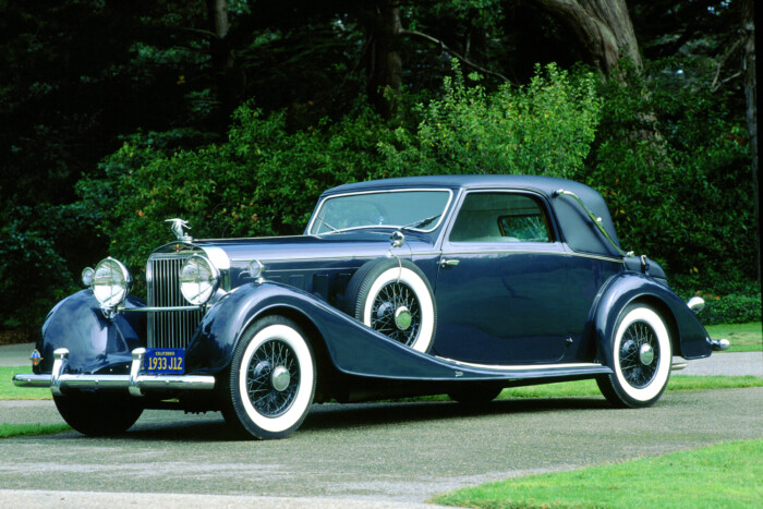 Autók helyett pólókat kínál a legendás márka 1