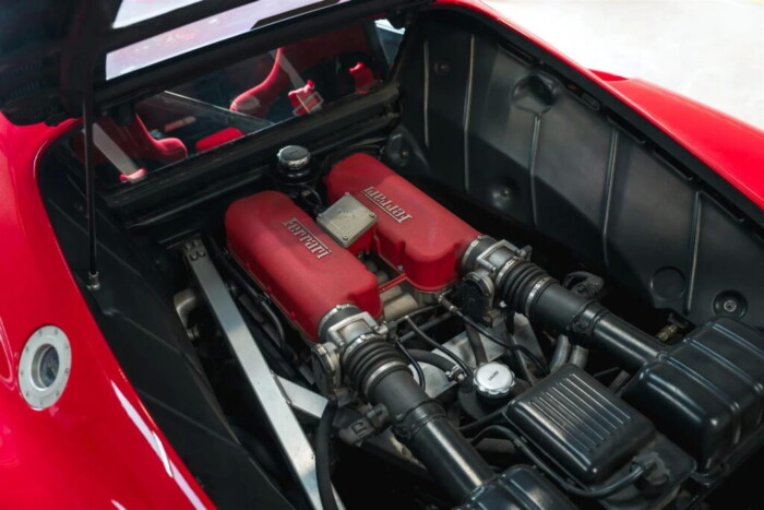 Ezt a Ferrarit te sem szeretnéd vezetni közúton, hiába van rendszáma 6