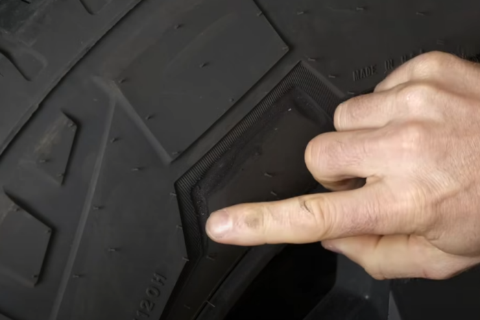 A menő dísztárcsákkal megeszi saját kerekeit a Tesla Cybertruck 3 | Vezess A menő dísztárcsákkal megeszi saját kerekeit a Tesla Cybertruck 3