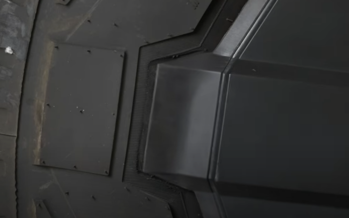 A menő dísztárcsákkal megeszi saját kerekeit a Tesla Cybertruck 2 | Vezess A menő dísztárcsákkal megeszi saját kerekeit a Tesla Cybertruck 2