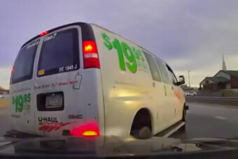 Kőkemény üldözés végén még a rendőrautó is borult