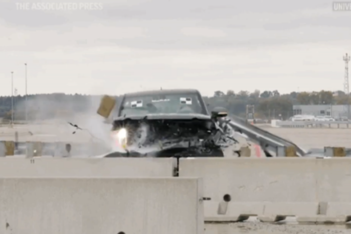 Így bánik el az elektromos pick-up a szalagkorláttal