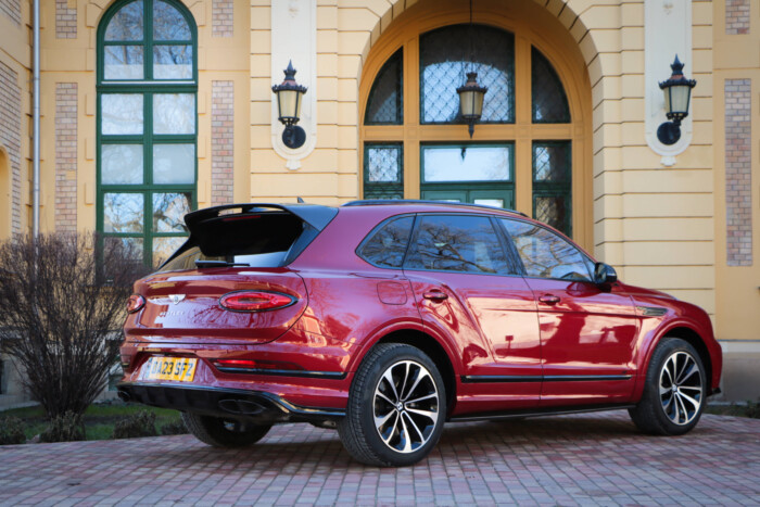 Ilyen egy guruló 130 milliós árcédula 13