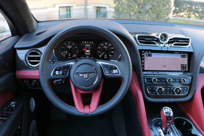 Ilyen egy guruló 130 milliós árcédula 8