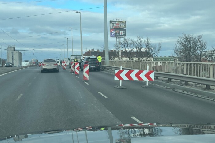 Egy hónapig bírja itthon a „felújított” út 8