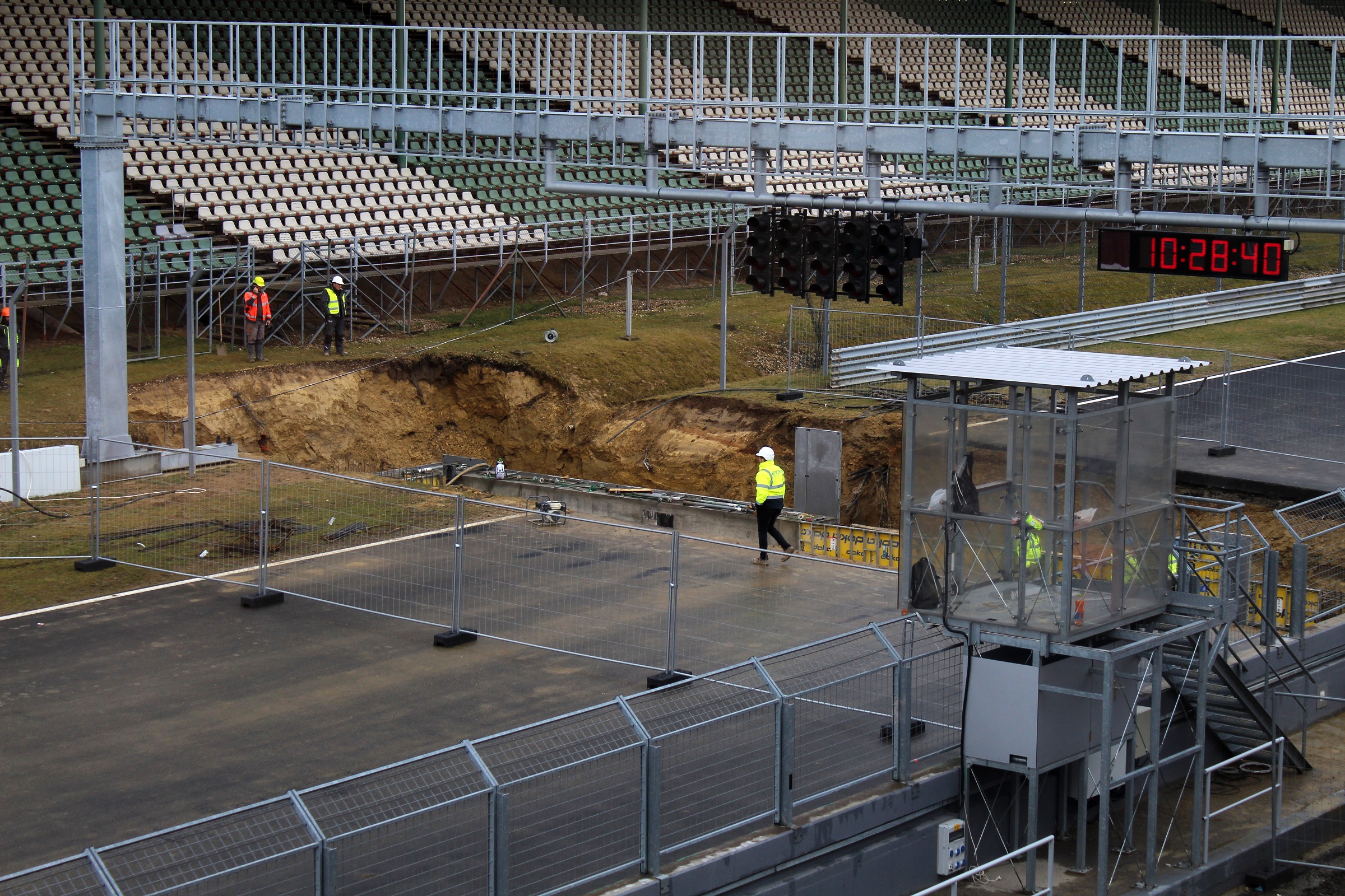 Romokban a Hungaroring, alagút épül a pályán 12