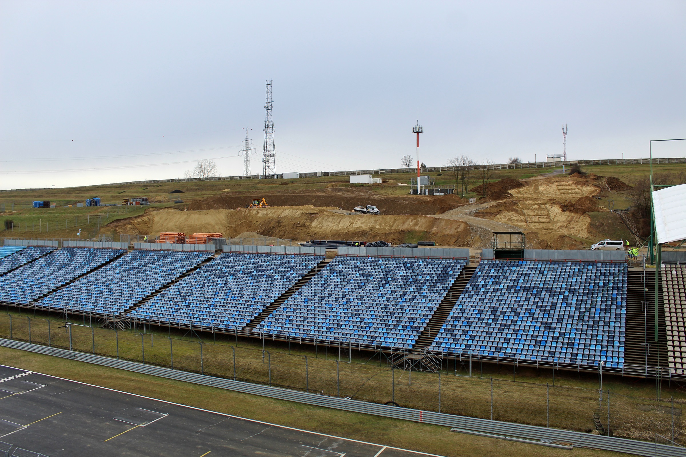 Romokban a Hungaroring, alagút épül a pályán 6