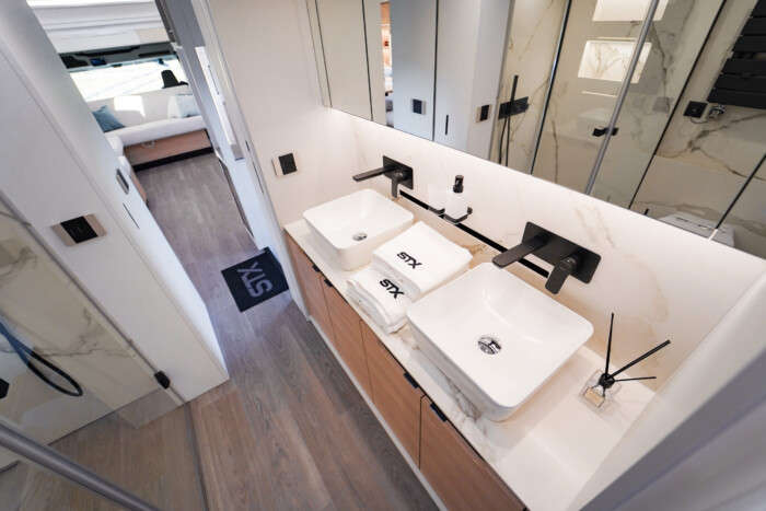 A V8 duruzsolását lehet élvezni ebben a lakókamionban 4