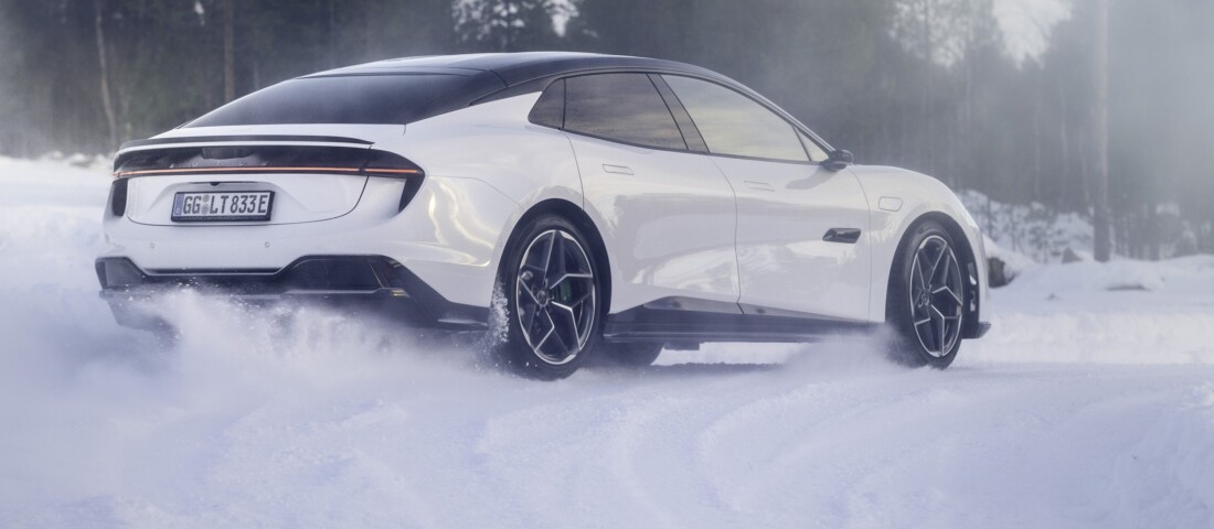 Készen áll a gyártásra a 900 lóerős villanyautó