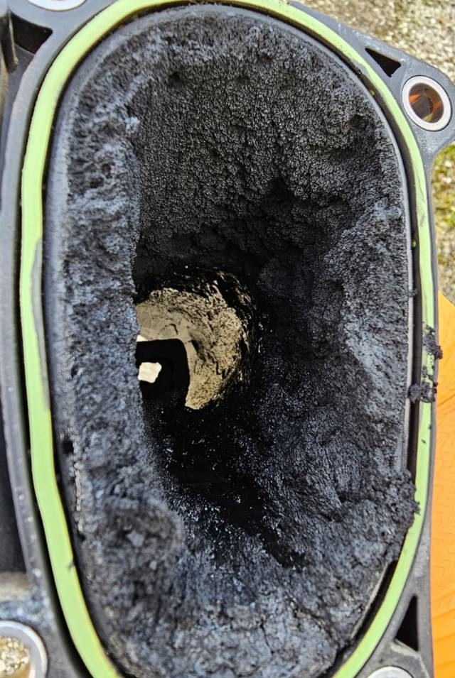 Alig futott, mégis brutális lerakódás keletkezett ebben a dízelmotorban 1