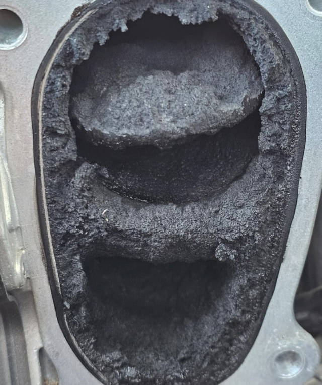 Alig futott, mégis brutális lerakódás keletkezett ebben a dízelmotorban 2