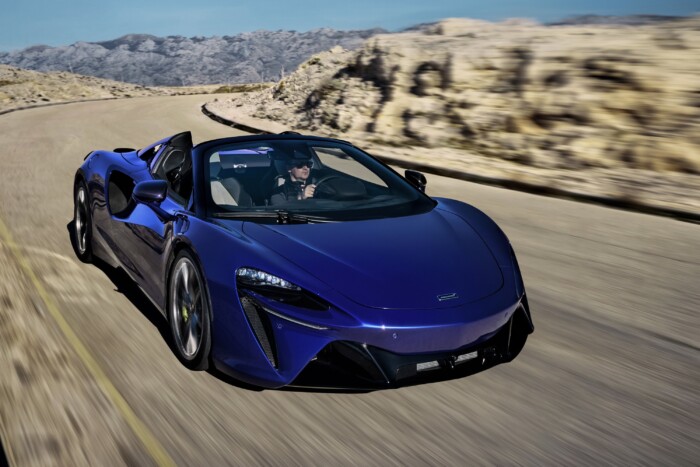 700 lóerős roadster ötliteres fogyasztással 14