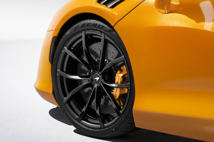 700 lóerős roadster ötliteres fogyasztással 13