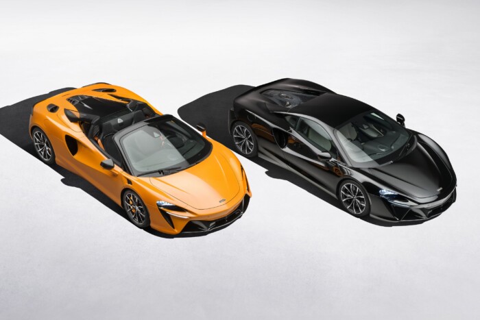 700 lóerős roadster ötliteres fogyasztással 15