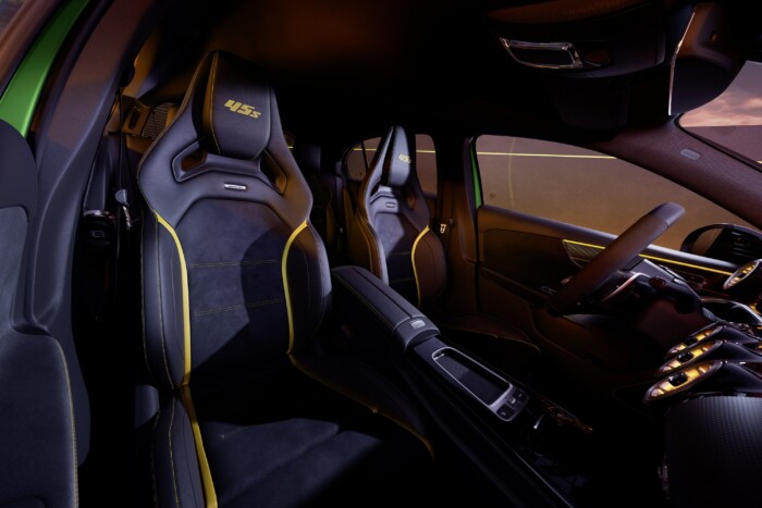 Gálamelegítőt ad bitang motor mellé a Mercedes 7 | Vezess Gálamelegítőt ad bitang motor mellé a Mercedes 7