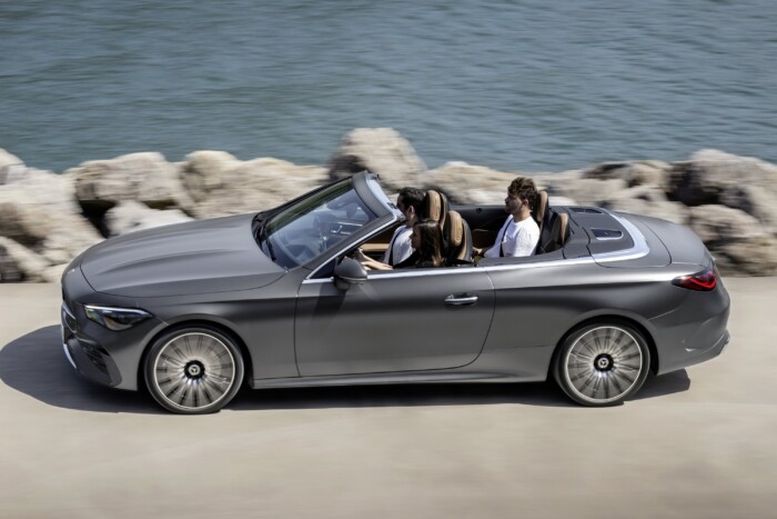 Kettő helyett napoztat az új Mercedes 12